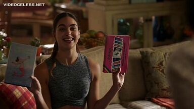 Melissa Barrera sexy in Vida