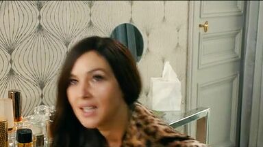 Monica Bellucci nude in Des gens qui s'embrassent (2013)