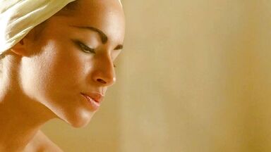 Monica Bellucci nude in Asterix & Obelix