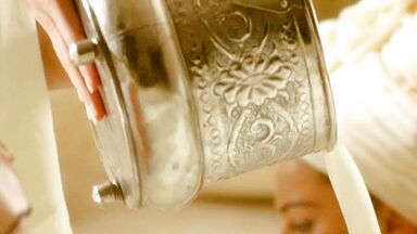 Monica Bellucci nude in Asterix & Obelix