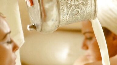 Monica Bellucci nude in Asterix & Obelix