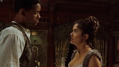 Salma Hayek showing ass crack