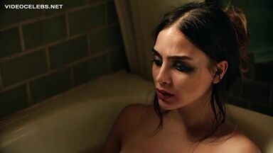 Melissa Barrera sexy in Vida (2019)