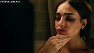 Melissa Barrera sexy in Vida (2019)