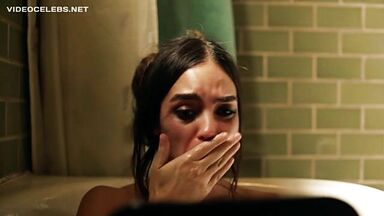 Melissa Barrera sexy in Vida (2019)