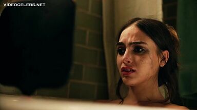 Melissa Barrera sexy in Vida (2019)