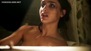 Melissa Barrera sexy in Vida (2019)