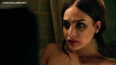 Melissa Barrera sexy in Vida (2019)