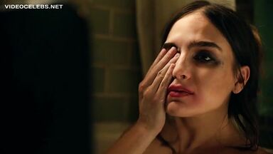 Melissa Barrera sexy in Vida (2019)