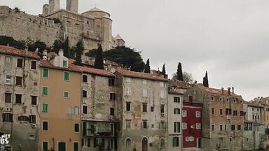 Salma Hayek sexy in The Hitman's Wife's Bodyguard (2021)