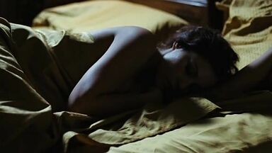 Monica Bellucci nude in Sanguepazzo