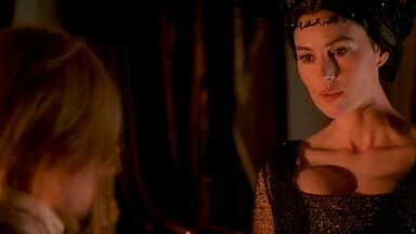 Monica Bellucci nude in Brotherhood of the Wolf (2001)