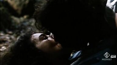 Monica Bellucci nude in Briganti