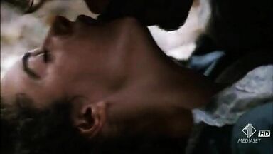 Monica Bellucci nude in Briganti