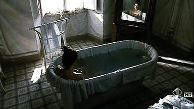 Monica Bellucci nude in Briganti