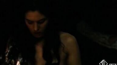 Monica Bellucci nude in Briganti