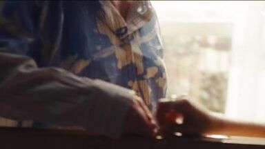 Hunter Schafer starts his morning with kisses