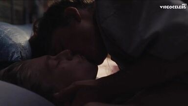 Hunter Schafer starts his morning with kisses