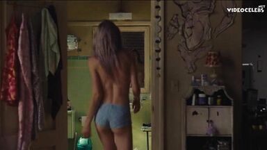 Hunter Schafer starts his morning with kisses