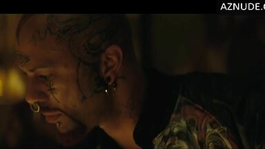 Margot in the arms of a black man