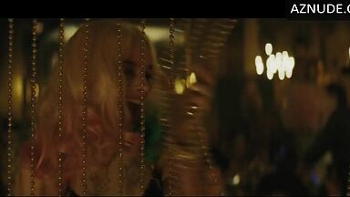 Margot in the arms of a black man