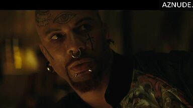 Margot in the arms of a black man