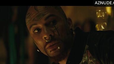 Margot in the arms of a black man