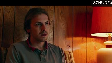 This is what happens if you touch Margot Robbie's tits