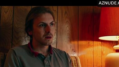 This is what happens if you touch Margot Robbie's tits