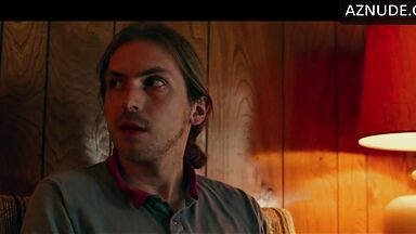 This is what happens if you touch Margot Robbie's tits