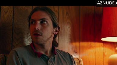 This is what happens if you touch Margot Robbie's tits