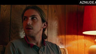 This is what happens if you touch Margot Robbie's tits