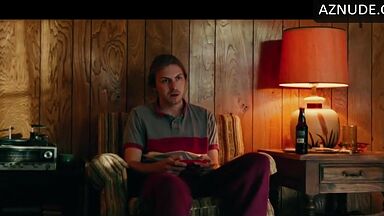 This is what happens if you touch Margot Robbie's tits