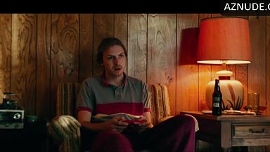 This is what happens if you touch Margot Robbie's tits