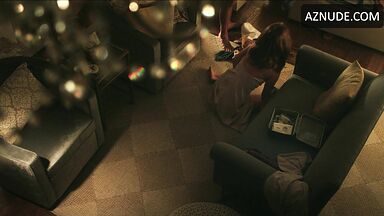 Sex on the floor with bare ass