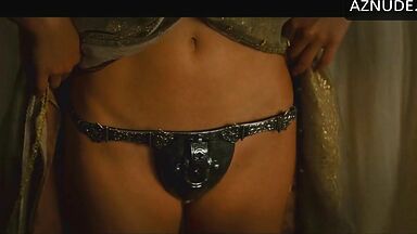 Natalie Portman shows us her pussy