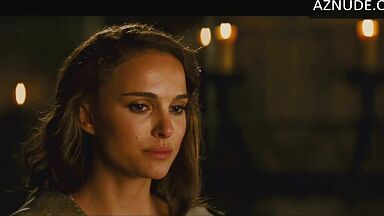 Natalie Portman shows us her pussy