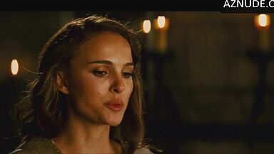 Natalie Portman shows us her pussy