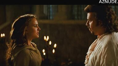 Natalie Portman shows us her pussy