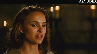 Natalie Portman shows us her pussy