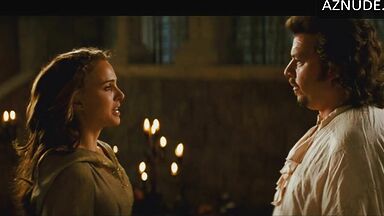 Natalie Portman shows us her pussy