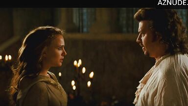 Natalie Portman shows us her pussy