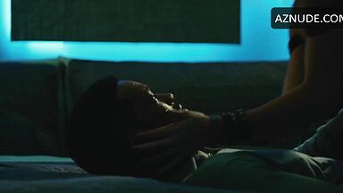 Passionate kisses between Margot and Will Smith