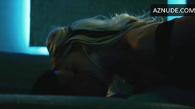 Passionate kisses between Margot and Will Smith