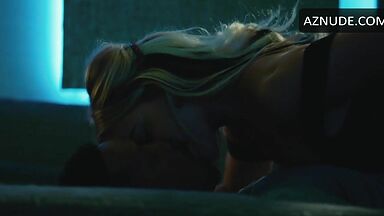 Passionate kisses between Margot and Will Smith