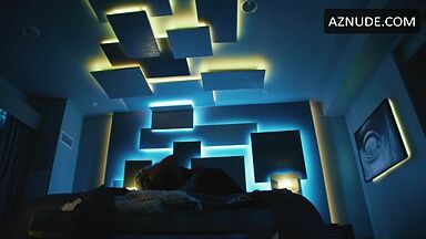 Passionate kisses between Margot and Will Smith