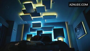 Passionate kisses between Margot and Will Smith