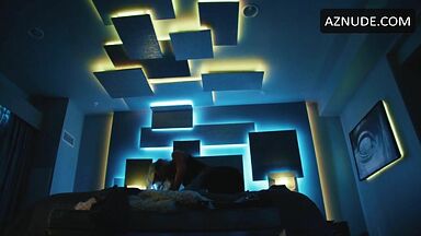 Passionate kisses between Margot and Will Smith