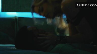 Passionate kisses between Margot and Will Smith