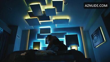 Passionate kisses between Margot and Will Smith